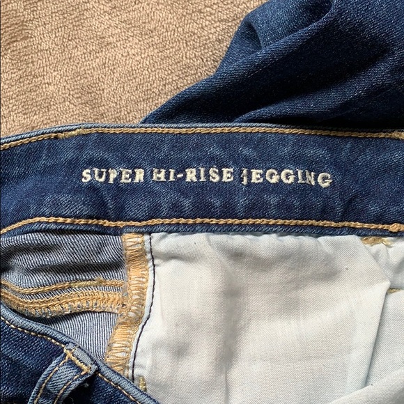 American Eagle Super High Rise Blue Jeans - Picture 4 of 4